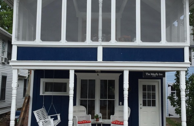 The Mayfly Inn in the heart of Lakeside