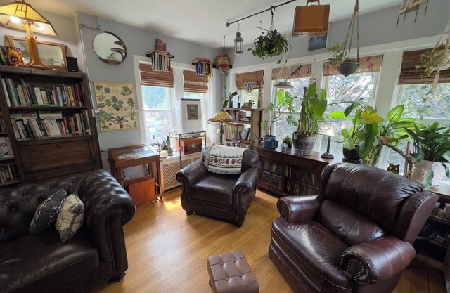 The Millennium Club, Eclectic Albany Park Apartment, 2 bdrm 1 bath