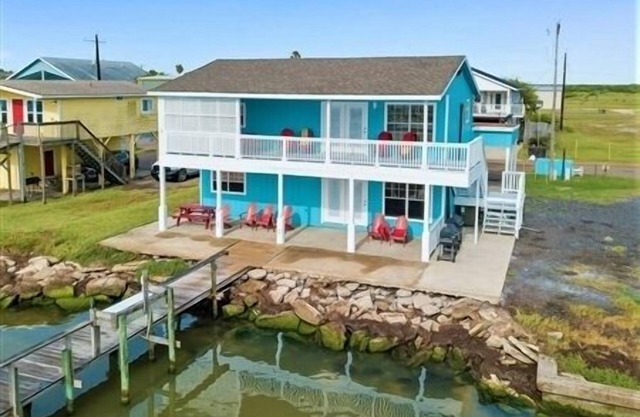 The Miller Home. Four Bedroom, Four Bath. Private Fishing Pier.
