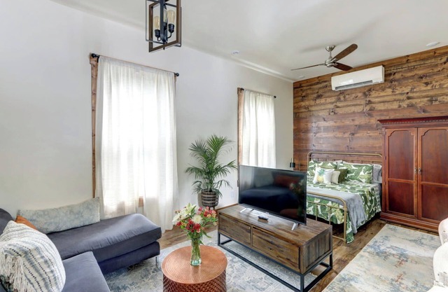 The Nest on Park, Modern | Easy Walk to Forsyth