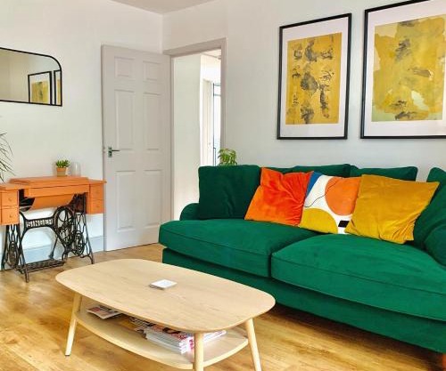 The Nook - A stylish apartment with garden, near the beach