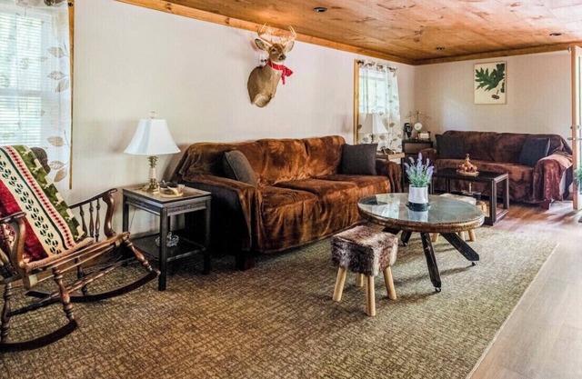 The Nook - lodge cabin with hot tub at Shawnee Mtn