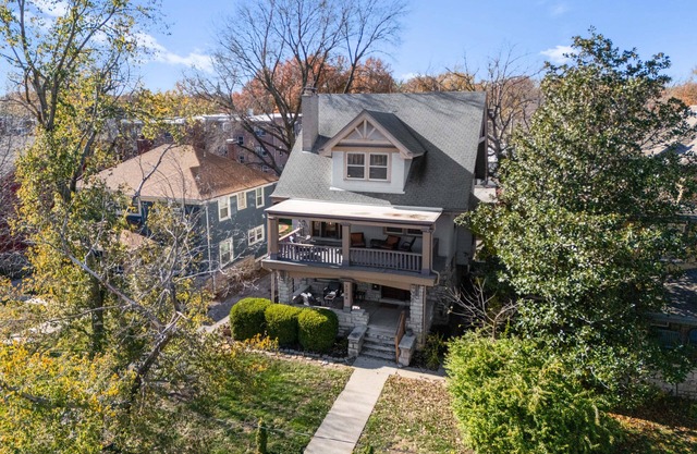 The Observatory - Cozy Third Floor 1 Bedroom Apartment in Westport