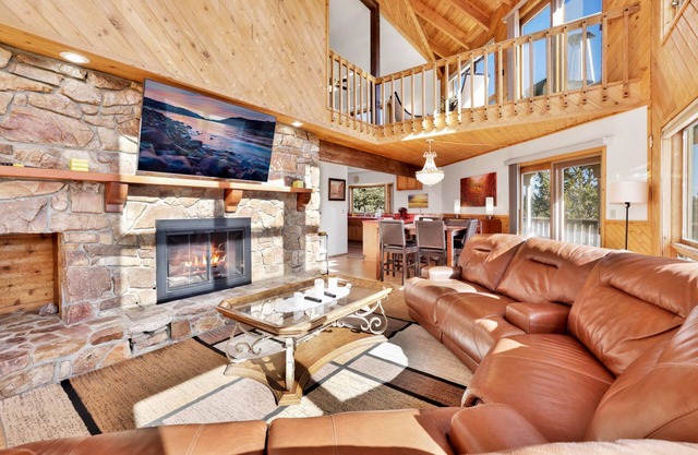 The Octagon at Big Bear- Hot Tub + Pool Table