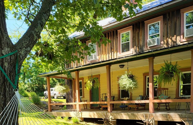The Old Homestead park setting on 123 acre Farm, fishing, loop trails, history