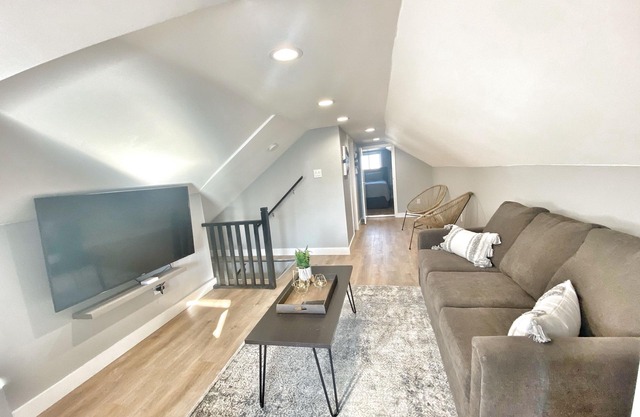 The Olde Walkerville Loft - 1BD/1BA Apartment
