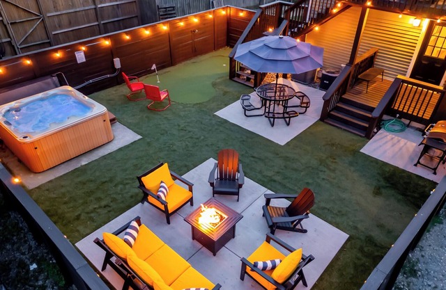 The Paddock ~ 5BR Class & Fun In One! Hot Tub, Fire Pit, Mini Golf, Walkable