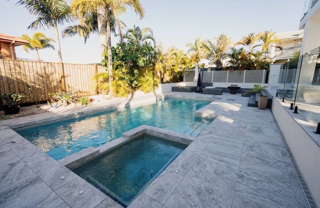 The Palm - Five min walk to the beach & cafes