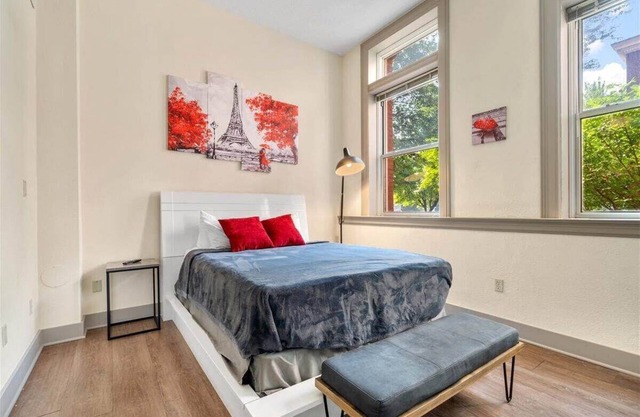 The Paris Suite*Westport District