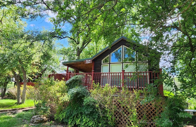 The Peach Cabin at Mendelbaum Winery Guest Cabins