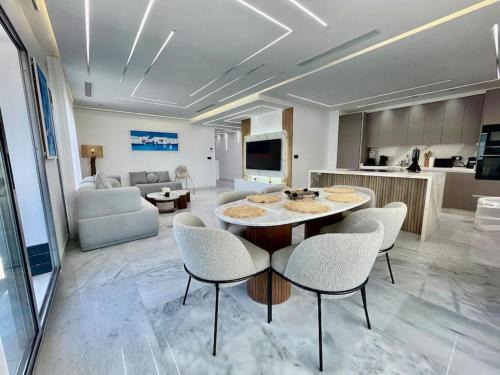 The Pearl Penthouse - Jacuzzi & Views