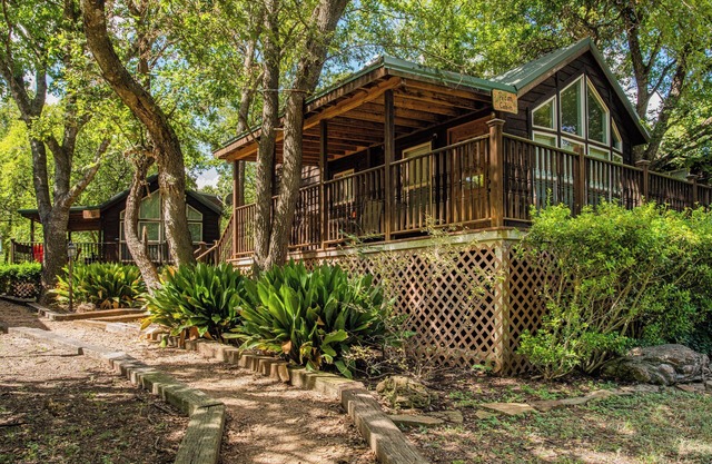 The Pecan Cabin at Mendelbaum Winery Guest Cabins