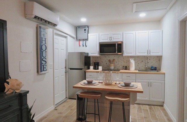 The Pelican Cove - Guest House