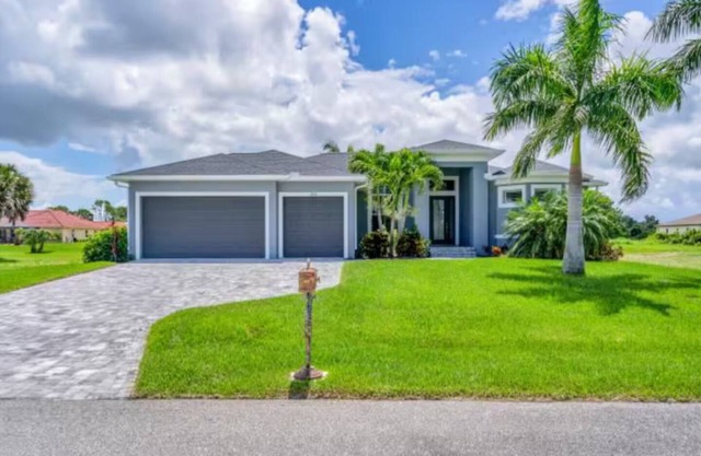 The Pelican house with heated pool/spa 4BR 2 bath