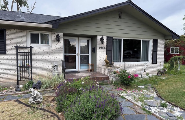 The Pelikan Retreat, Unique & Spacious Home, Large Yard