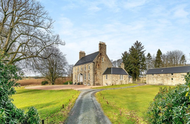 The perfect family bolthole, suitable for 4 adults and 2 children.