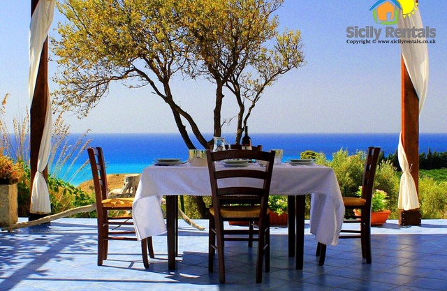 The perfect retreat for nature lovers with stunning views of the sea!
