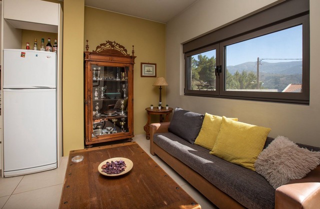 The Pine Flat, Argostoli