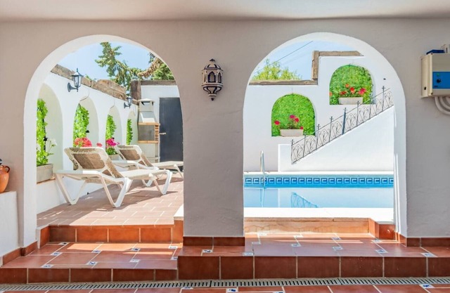 The Piriposa. sea and countryside, POOL BBQ