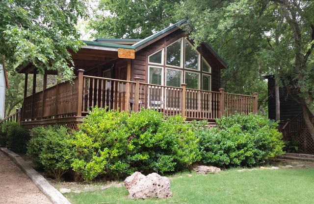 The Plum Cabin at Mendelbaum Winery Guest Cabins