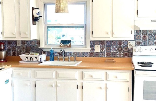 The Plum Island Shanty! Walk to the beach!