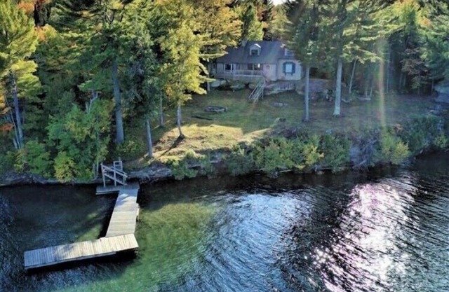 The POINT and Cottage - Lakefront property with spectacular views!