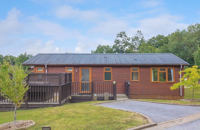 THE POPLARS - 11 POOL VIEW, family friendly, with pool in Chudleigh