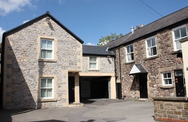 The Queens Head Hotel