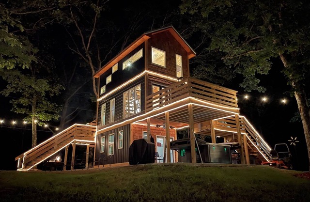 The Raven Cabin at Bird Hollow, 10 miles from Chattanooga, New Build