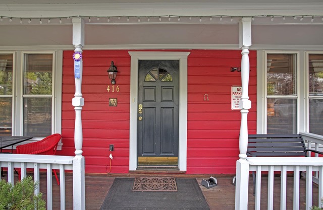 The Red House At 416 Park Avenue-Upper Unit
