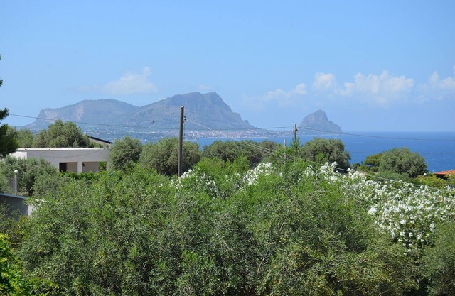 The right place for families, children and pets. countryside and sea.