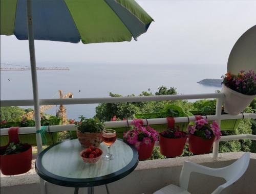 The rising sun-Stylish Sea View Apartment
