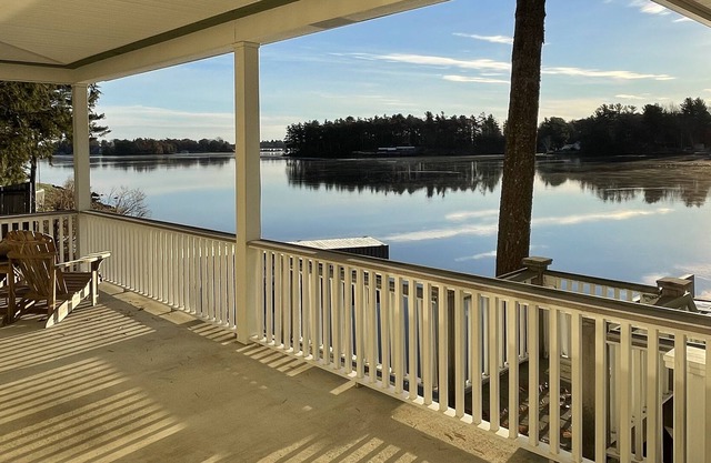 THE RIVER a premier Wellesley Island Channel Front House