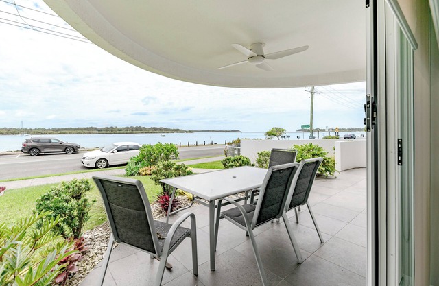 The River View Retreat - Glistening Blue Views