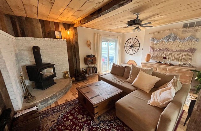 The Robin House · The Robin House: Your Rustic/Modern Home & Spa