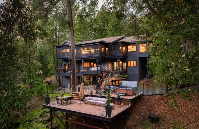 The Rollins Cove Retreat - Luxury Lakefront for unforgettable getaways.
