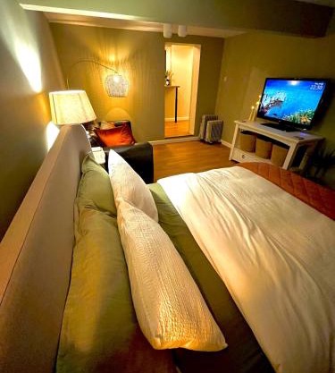 The Room Next Door- Boutique room in the Cotswolds