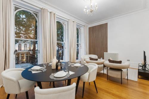 The Rosewood Retreat - The Duke Collection
