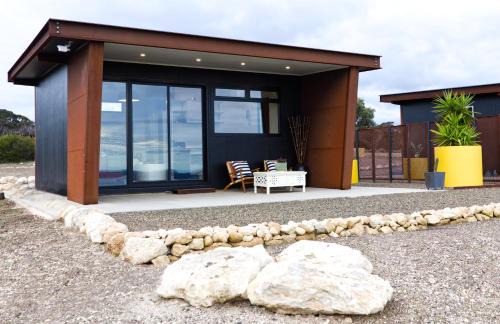 The Rusty Kangaroo - Two Spectacular Ocean View Luxury Boutique Studios