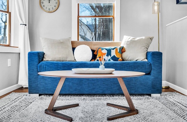 The Saco Suite - Downtown, Dog Friendly, Sleeps 4, Walk to Bars & Restaurants!