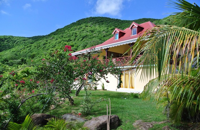 THE SAINTES Apart. T2 superb view on the bay of the SAINTES, from 60 €