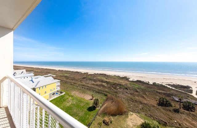 The Sea Spot at The Galvestonian-Private Balcony-Beachfront-Heated Pool!