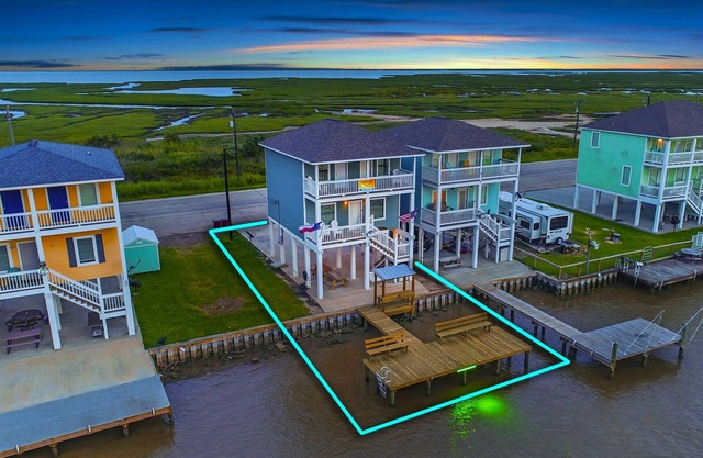 THE SEAESTA SHACK-COLORADO RIVER-LIGHTED FISHING PIER-STARLINK WIFI-SLEEPS 9