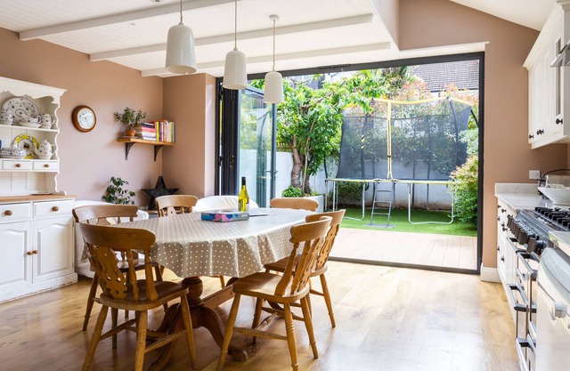 ☆The Seaside House ☆ Sleeps 9 ☆+3 cot beds ☆ Parking☆