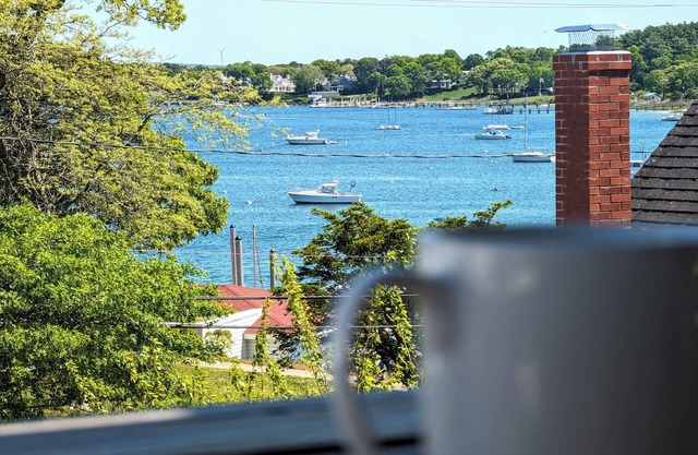 The Seaview Suite: GREAT VIEWS, VERY CLOSE TO BEACH!