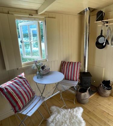 The Secret Shepherds Hut- Off Grid Retreat