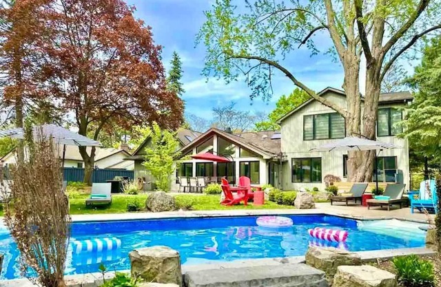 The Serenity Home Pool/Yoga/Game Room by the Lake