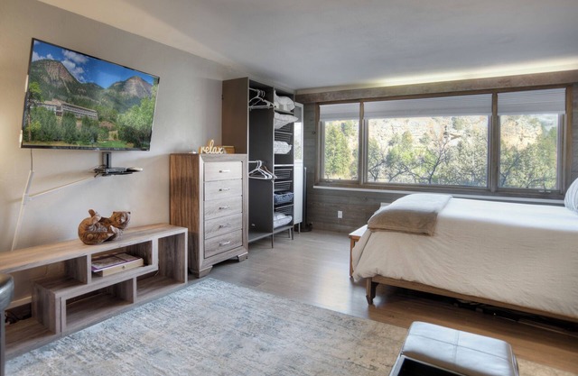 The Serenity Studio (#109) |10 min to Ski Resort - Golf - AC/Pool/Hot Tub
