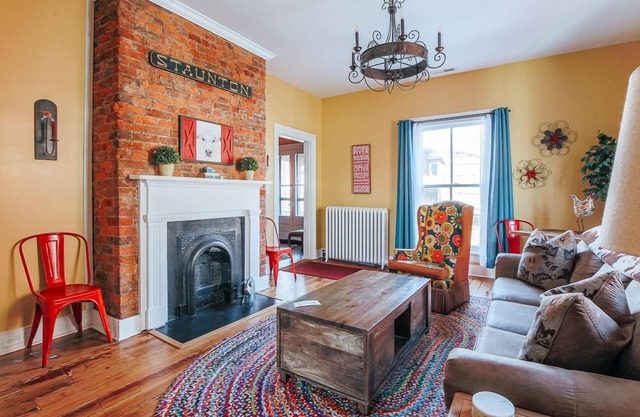 The Shenandoah Suite: Walk Downtown!