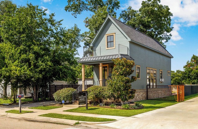 The Shotgun House from Fixer Upper; <2 Min Walk to Silos/Downtown; 800+ 5-Stars
